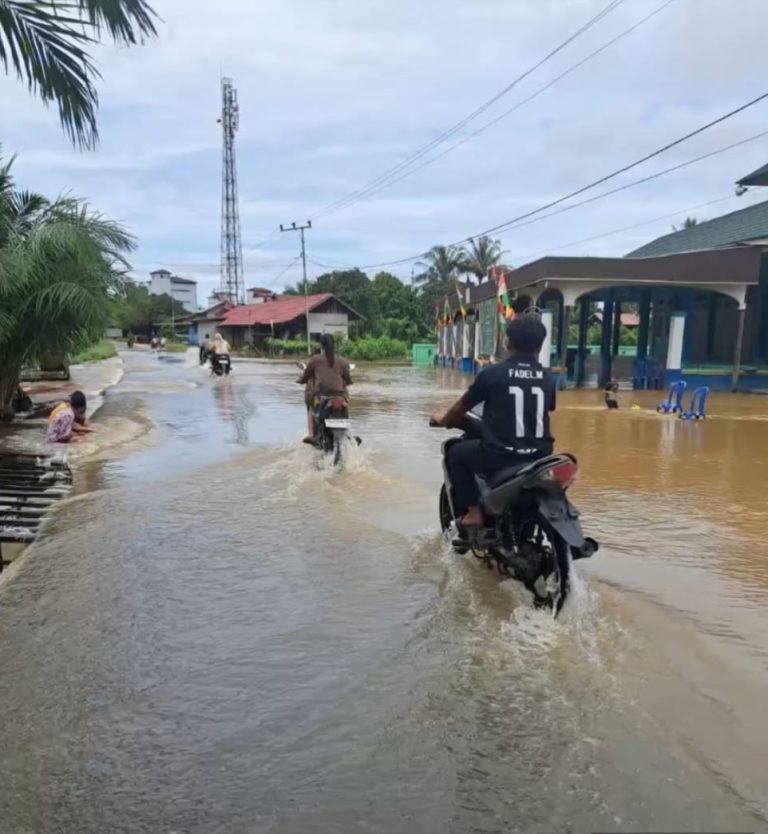 Banjir yang melanda Desa Samba Bakumpai Kacamatan Katingan Tengah, Kamis 18 September 2025