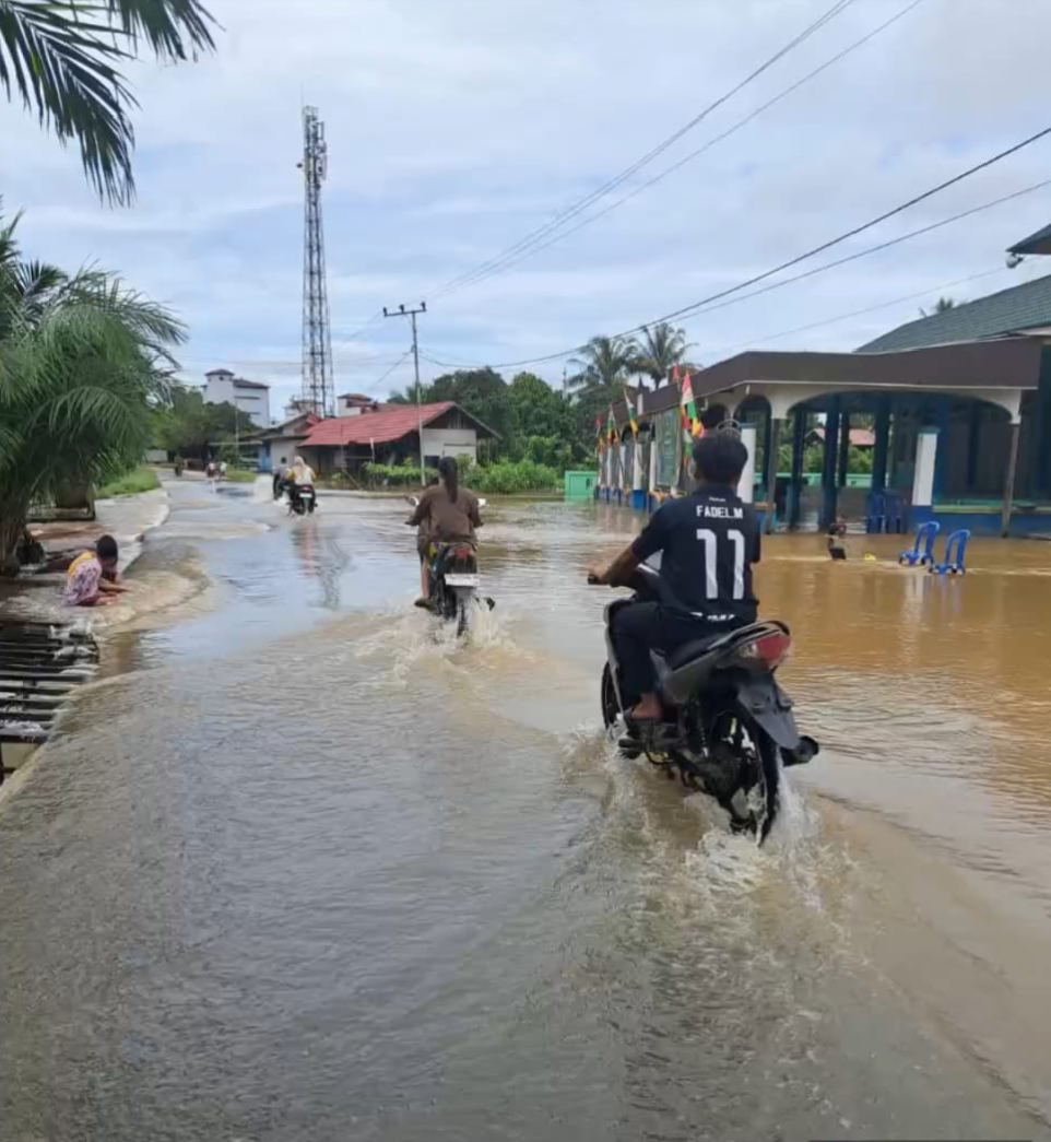 Banjir yang melanda Desa Samba Bakumpai Kacamatan Katingan Tengah, Kamis 18 September 2025