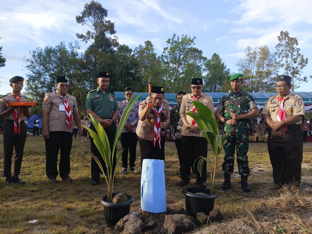 Wakil Bupati Katingan, Firdaus, secara resmi membuka kegiatan Kemah Besar Pramuka dan Jambore Cabang Gerakan Pramuka Kwartir Cabang Katingan.