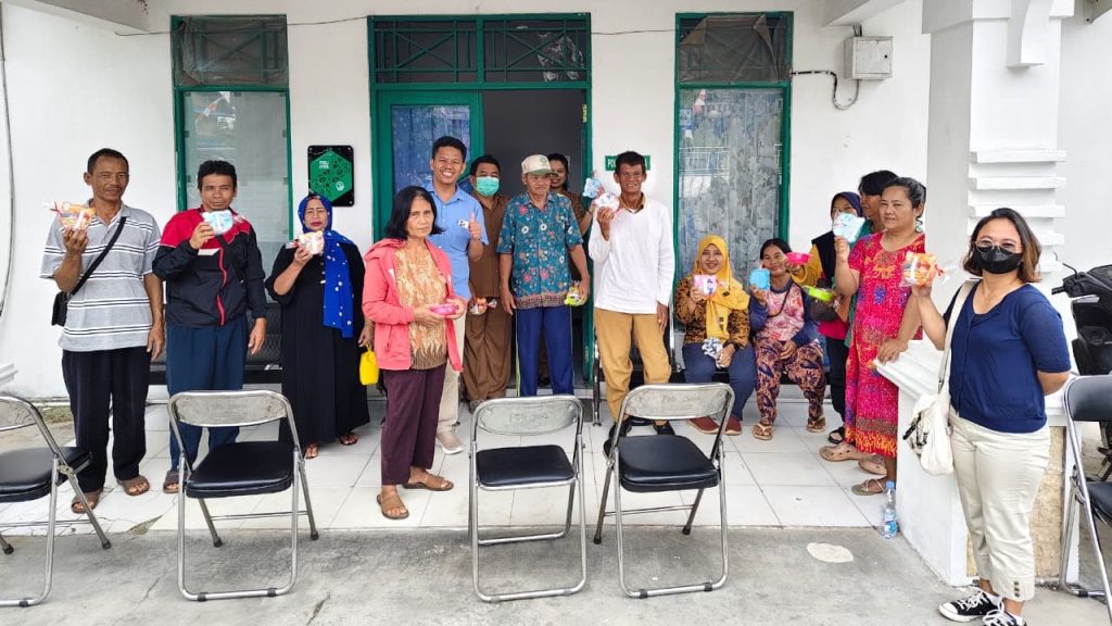 Peringati_Hari_Kesehatan_Jiwa_Sedunia,_Poli_Jiwa_RSUD_Mas_Amsyar_Kasongan_Berikan_Bingkisan_menarik (1)