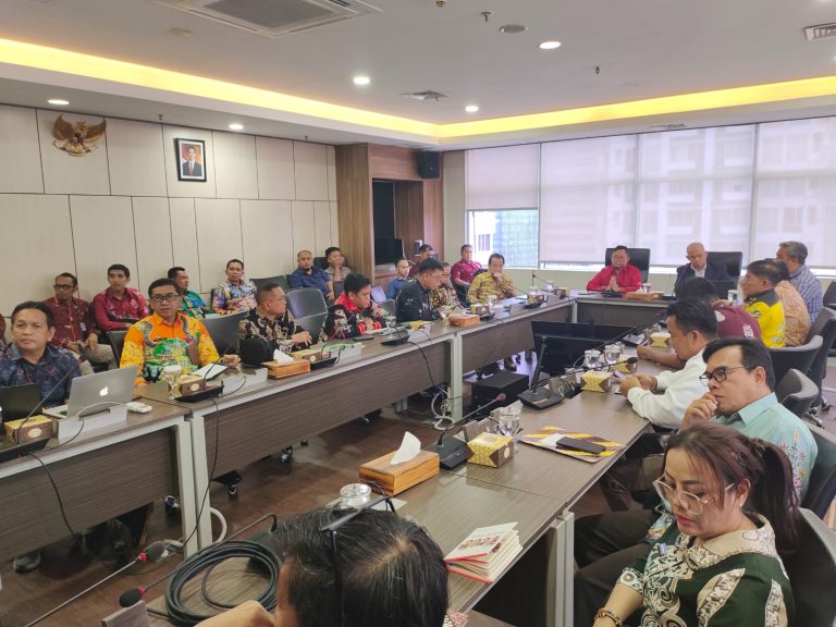 Kunjungan resmi Pemerintah Kabupaten Katingan bersama Anggota DPD RI daerah pemilihan Kalimantan Tengah, Teras Narang, juga Wakil Rektor UPR, Darma Nasir ke Kementerian Pendidikan Tinggi, Sains, dan Teknologi (Kemdiktisaintek) pada Selasa (11/11/2025). (Ist)