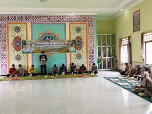 Pj) Sekretaris Daerah (Sekda) Katingan Christian Rain, saat mebacakan sambutan Bupati Katingan Saiful, pada Acara pelepasan berlangsung khidmat di Gedung LPTQ Katingan, Kamis (13/11/2025).