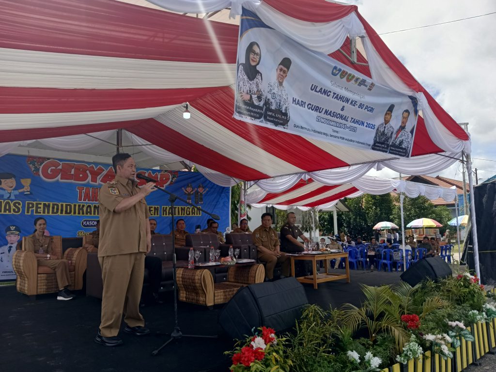 Bupati Katingan Saiful, saat memberikan sambutan pada kegiatan "Gebyar SMP" yang berlangsung di halaman Kantor Dinas Pendidikan Kabupaten Katingan pada Selasa, 25 November 2025.